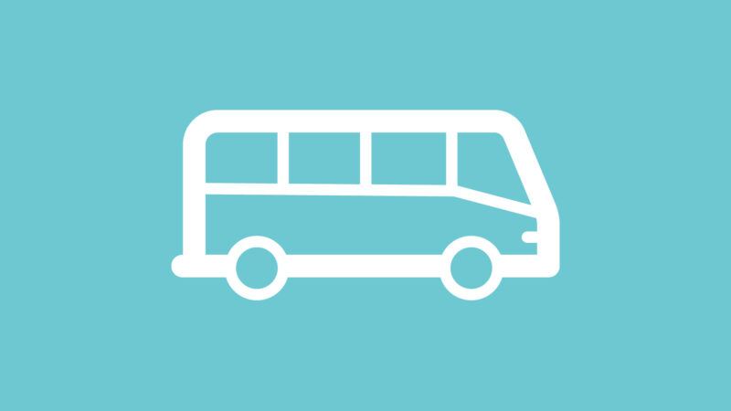 Vit bussikon på en turkos bakgrund.